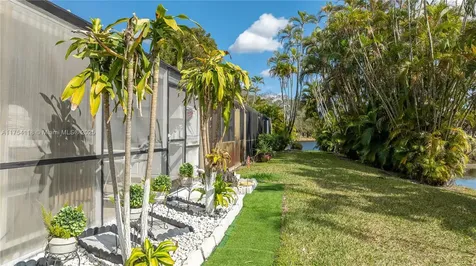 11030 S Lakeview Drive Pembroke Pines FL 33026