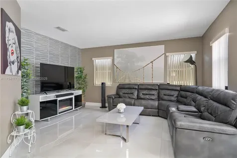 7546 NW 18th Drive Pembroke Pines FL 33024