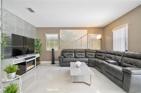 7546 NW 18th Drive Pembroke Pines FL 33024