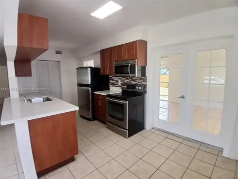 520 N 69th Avenue Hollywood FL 33024