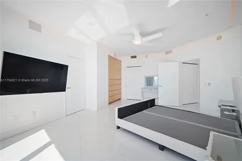 60 SW 13th Street Miami FL 33130