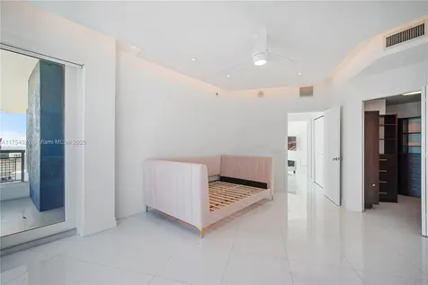 60 SW 13th Street Miami FL 33130
