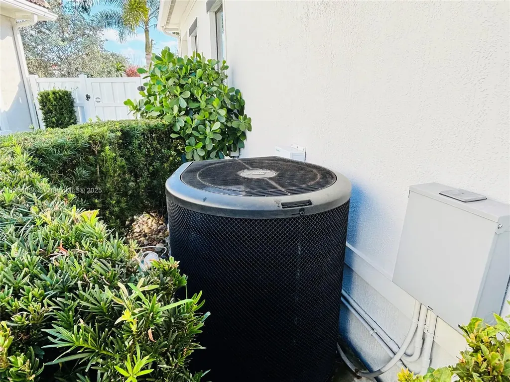 3815 NW 89th Way Coral Springs FL 33065