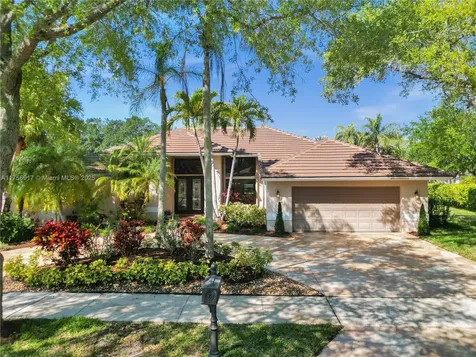 1034 Poplar Circle Weston FL 33326