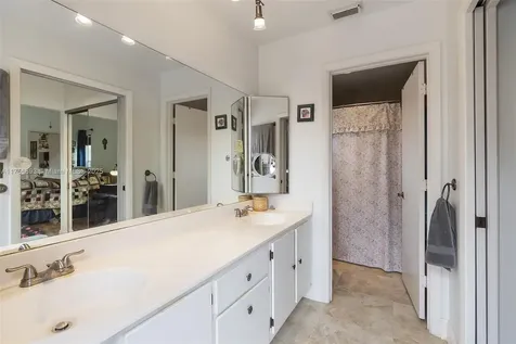 480 Greaton Avenue Davie FL 33325
