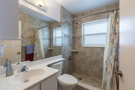 480 Greaton Avenue Davie FL 33325