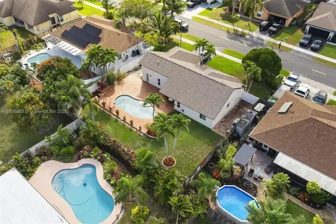 480 Greaton Avenue Davie FL 33325