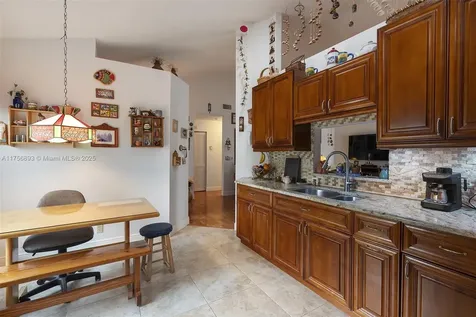 480 Greaton Avenue Davie FL 33325
