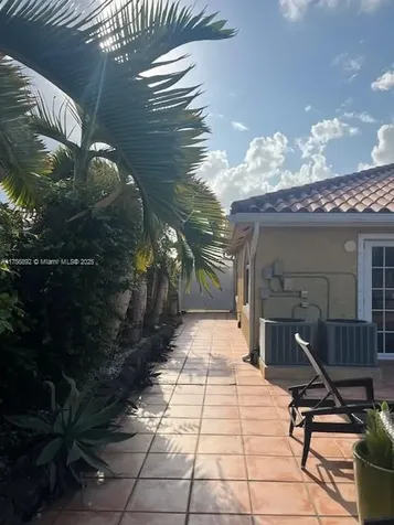 1821 SW 93rd Place Miami FL 33165