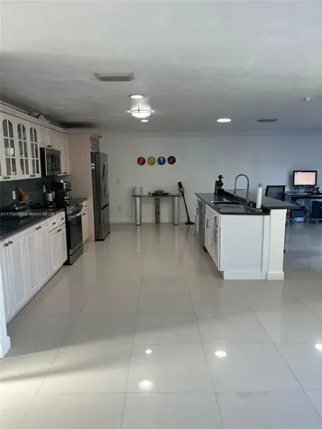 1821 SW 93rd Place Miami FL 33165