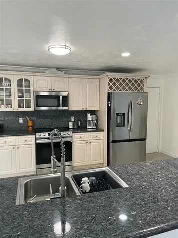 1821 SW 93rd Place Miami FL 33165