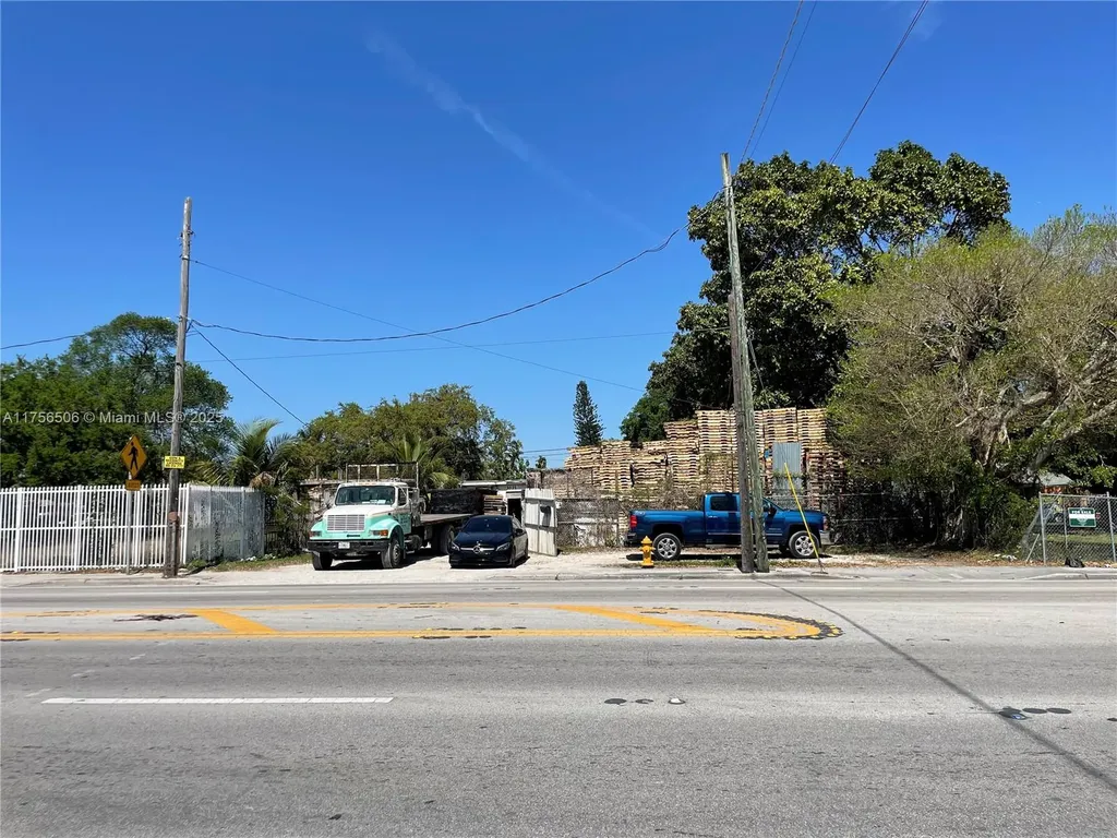 3013 NW 54th Street Miami FL 33142