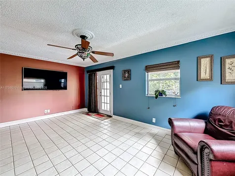 7161 SW 11th Street Pembroke Pines FL 33023