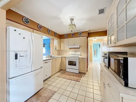 7161 SW 11th Street Pembroke Pines FL 33023