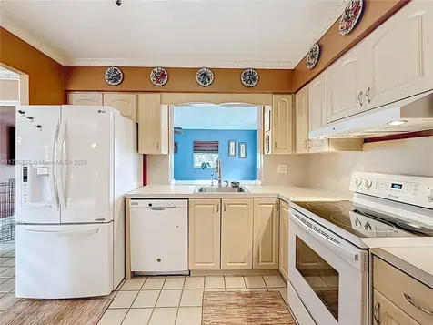 7161 SW 11th Street Pembroke Pines FL 33023
