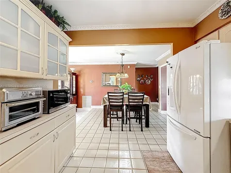 7161 SW 11th Street Pembroke Pines FL 33023
