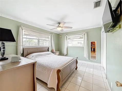 7161 SW 11th Street Pembroke Pines FL 33023