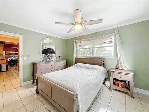 7161 SW 11th Street Pembroke Pines FL 33023