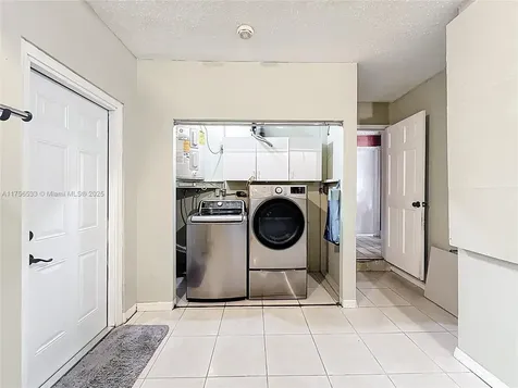 7161 SW 11th Street Pembroke Pines FL 33023