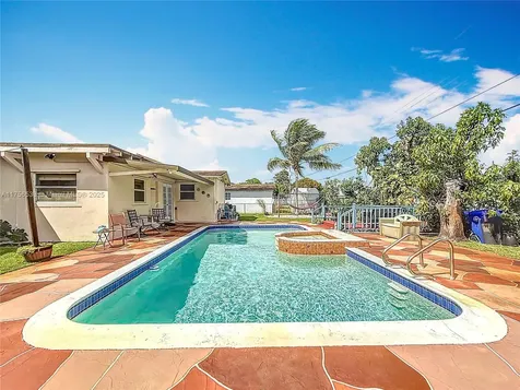 7161 SW 11th Street Pembroke Pines FL 33023