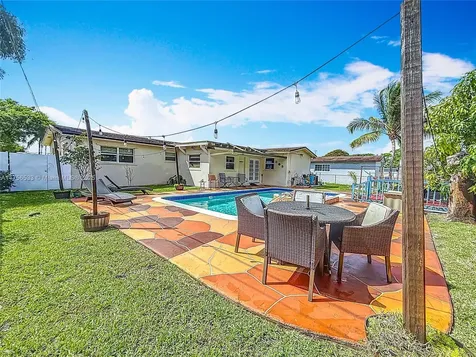7161 SW 11th Street Pembroke Pines FL 33023