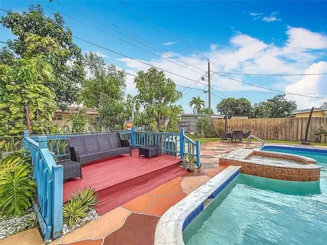 7161 SW 11th Street Pembroke Pines FL 33023