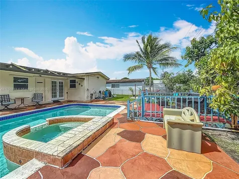 7161 SW 11th Street Pembroke Pines FL 33023