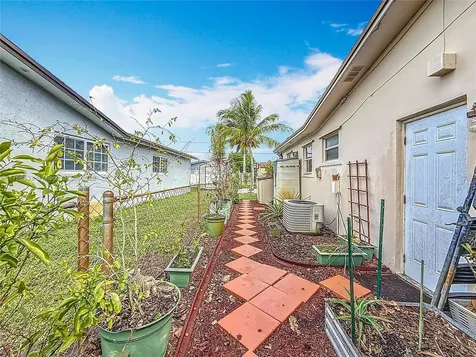 7161 SW 11th Street Pembroke Pines FL 33023