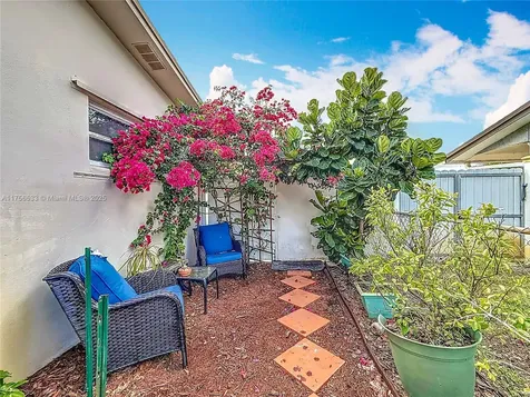 7161 SW 11th Street Pembroke Pines FL 33023