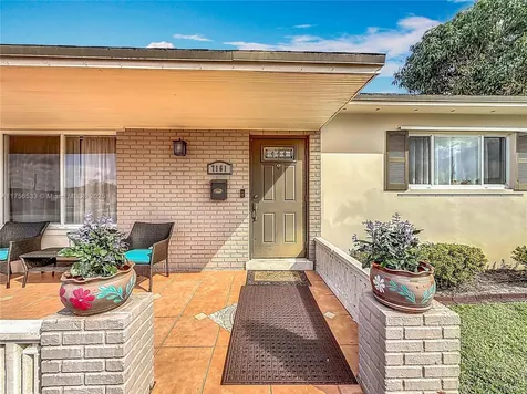 7161 SW 11th Street Pembroke Pines FL 33023
