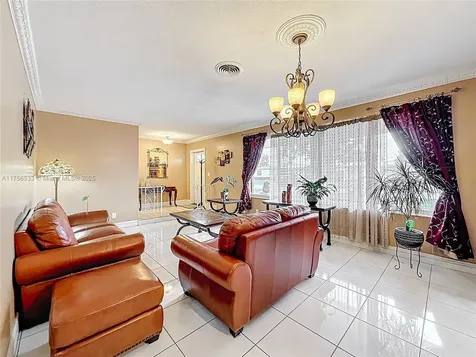 7161 SW 11th Street Pembroke Pines FL 33023