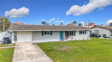 1137 SE Petunia Avenue Port St. Lucie FL 34952