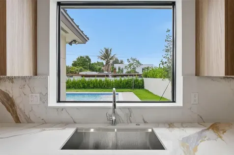 2725 SW 65th Avenue Miami FL 33155