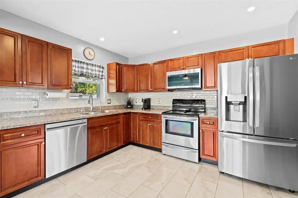 621 NW 37th Street Oakland Park FL 33309