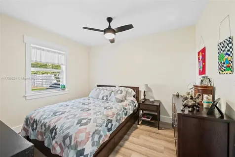 621 NW 37th Street Oakland Park FL 33309