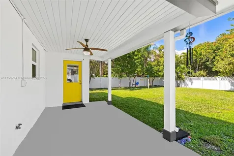 621 NW 37th Street Oakland Park FL 33309