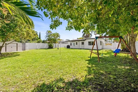 621 NW 37th Street Oakland Park FL 33309