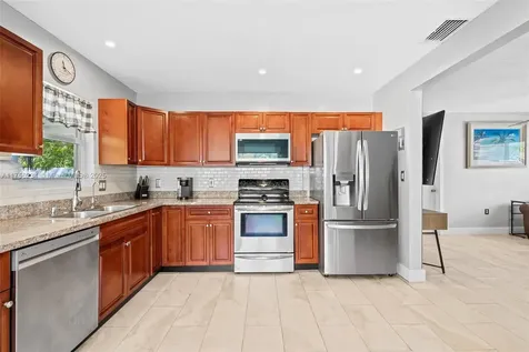 621 NW 37th Street Oakland Park FL 33309
