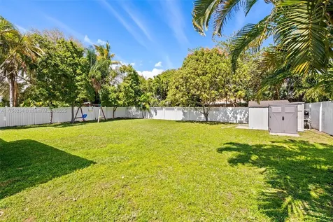 621 NW 37th Street Oakland Park FL 33309