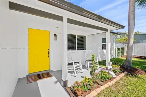 621 NW 37th Street Oakland Park FL 33309