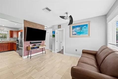 621 NW 37th Street Oakland Park FL 33309
