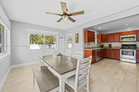 621 NW 37th Street Oakland Park FL 33309