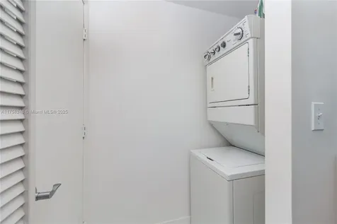 253 NE 2nd Street Miami FL 33132