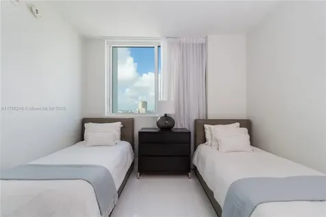 253 NE 2nd Street Miami FL 33132