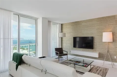 253 NE 2nd Street Miami FL 33132