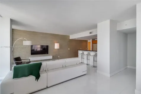253 NE 2nd Street Miami FL 33132