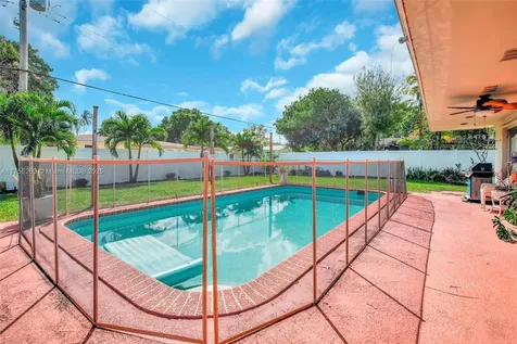 5640 SW 3rd Street Plantation FL 33317