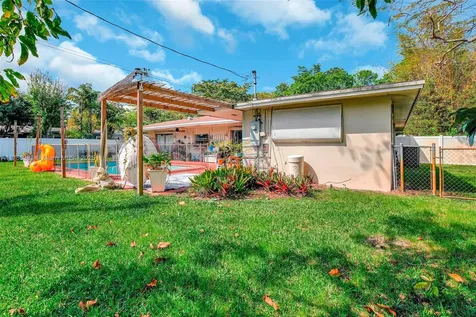 5640 SW 3rd Street Plantation FL 33317