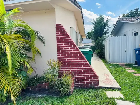 9824 SW 26th Terrace Miami FL 33165