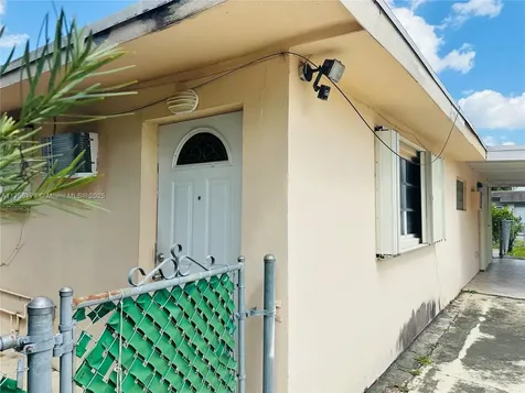 9824 SW 26th Terrace Miami FL 33165